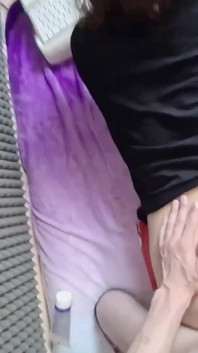 Une femboy baise un gros cul