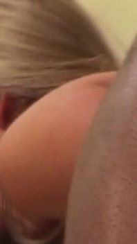 Jordan Styles es una rubia fumadora caliente hecha para el sexo por lo que se la follan implacablemente.