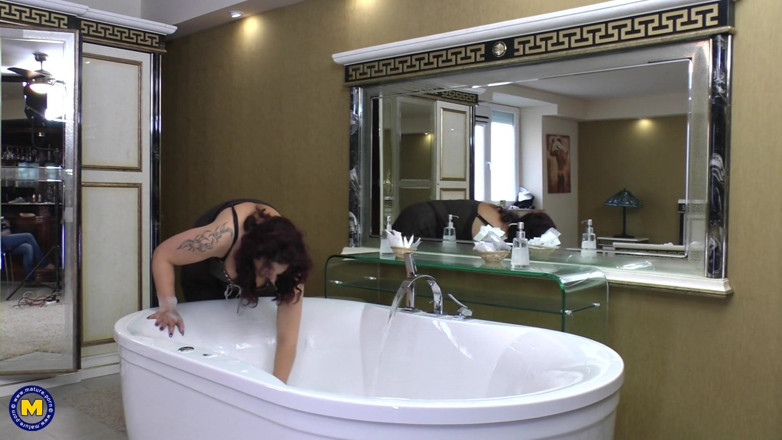 Mature Solo NL: Curvy Mature Redhead Adelina Shows off Her Big Butt and...
