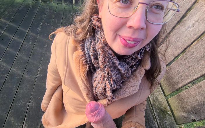 Alison Robell: Jsem nadržená a hrozí mi, že mě chytím, tak mu kouřím...