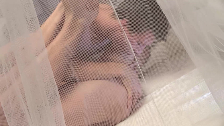 Transsexuell and gay club: Irmãos quentes chupam e fodem em paixão ao ar livre