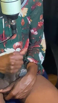 Stor transgender kuk hoppar innan hon kommer