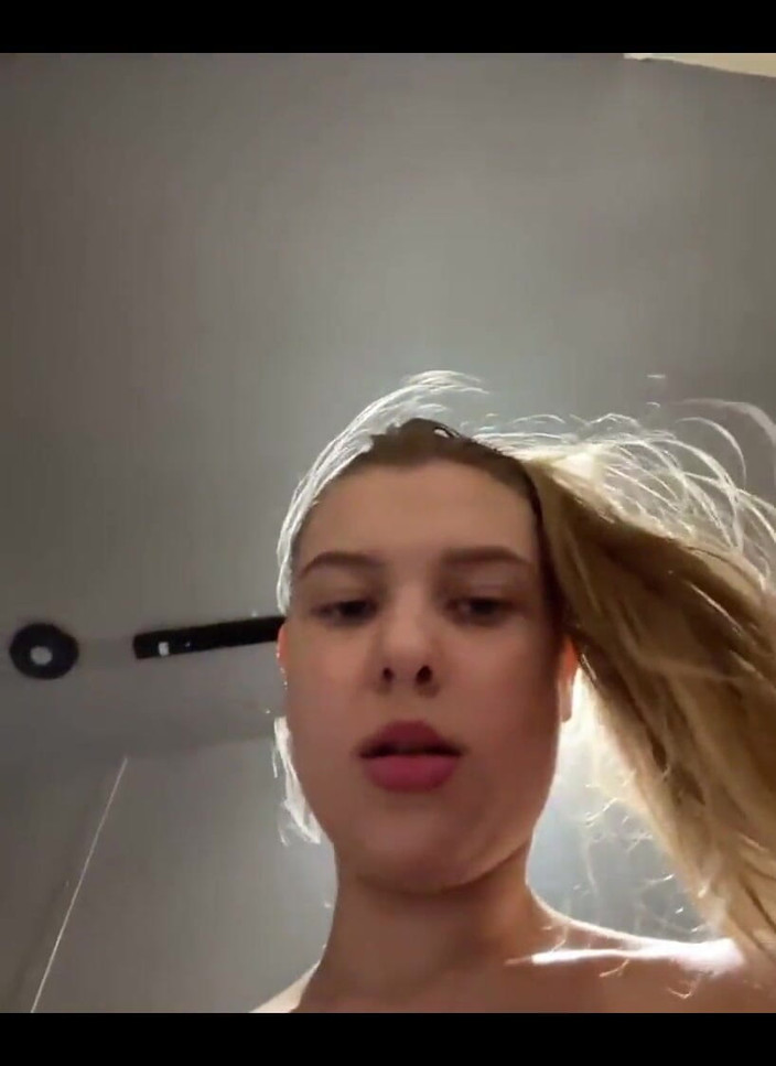 JuiceLussie: Squirting à la première fois