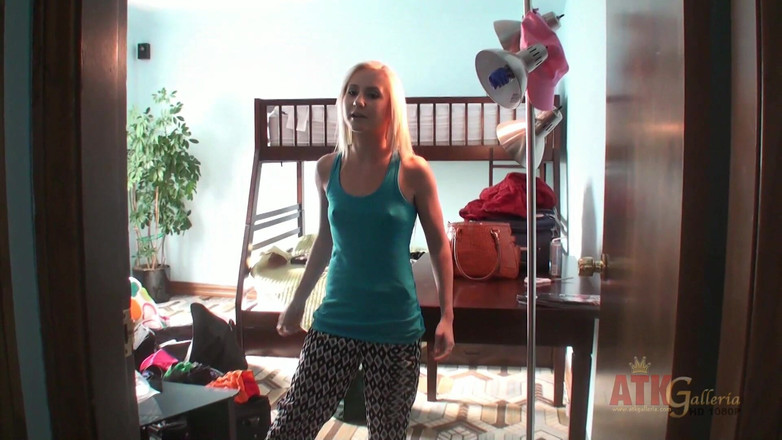 ATKIngdom: За лаштунками з чарівною Одетт Делакруа, вона балакає між сценами зйомок