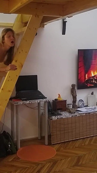 V zákulisí drobné Giny Gerson šuká doma s Mugurem