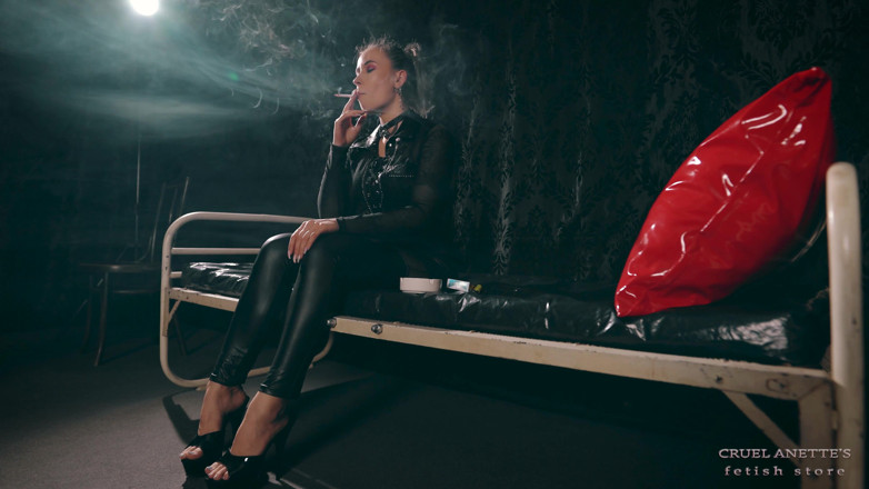 Cruel Anettes fetish world: A cigarette after punishment