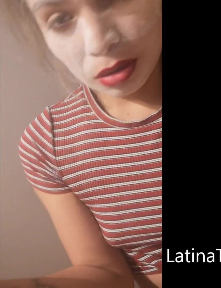Nikki Montero: Alis nyepong kontol sambil merokok dan muncrat