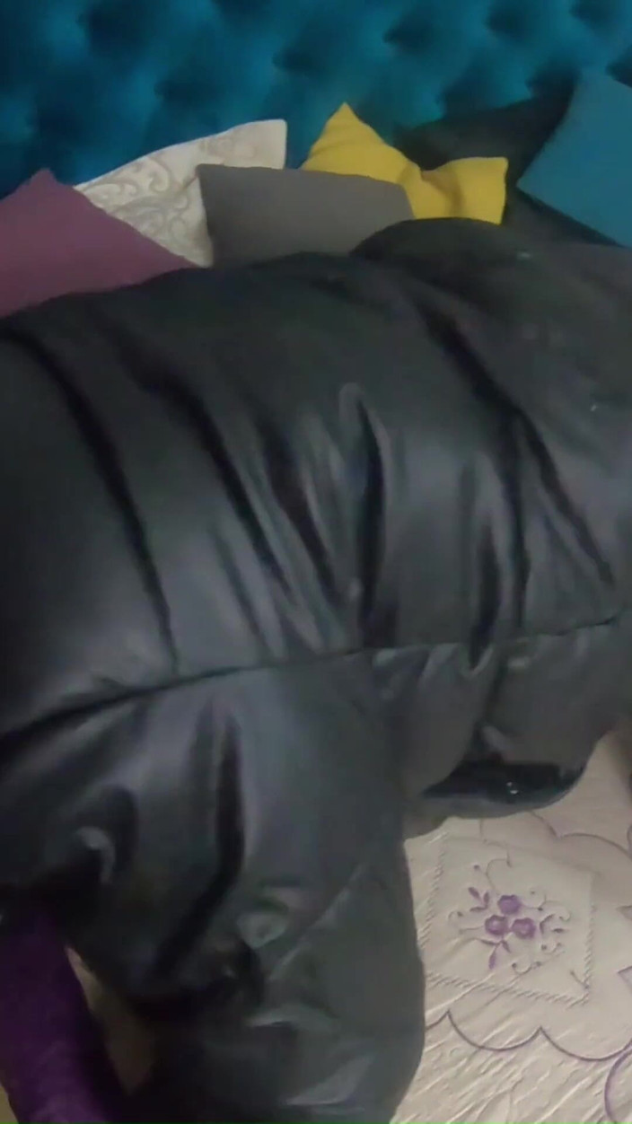 MilfyCalla: Milfycalla obtiene mucho semen en una nueva camisa baja hinchada