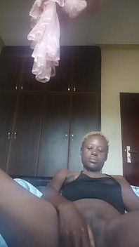 자지를 가지고 노는 발정난 Briita