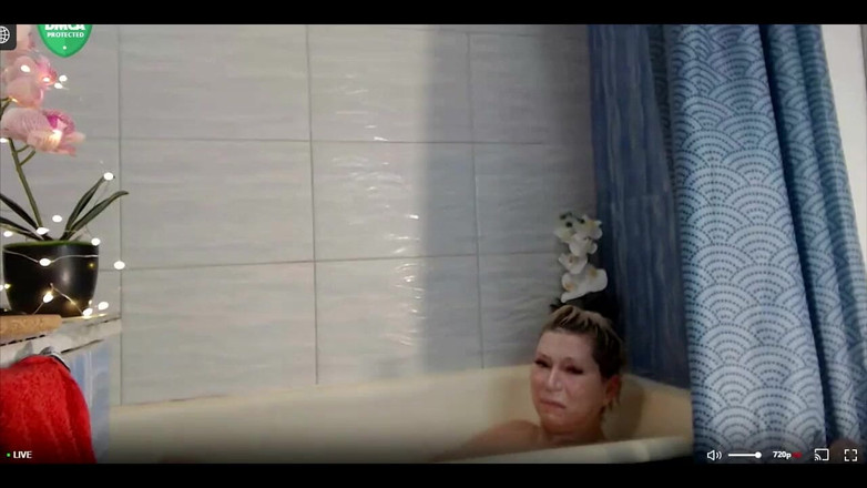 AimeeParadise: Un jour dans la vie d’une salope russe mature juteuse...