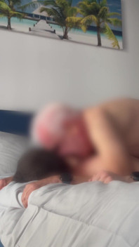 Tatălui meu vitreg îi place să vină când soția lui nu știe