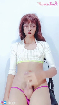 Asiatische transe, transe, solo-masturbation, sperma auf ihrem bauch