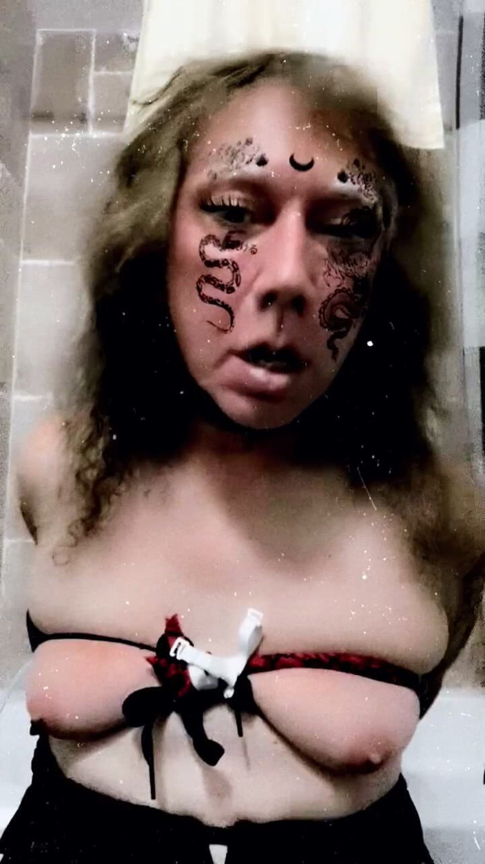 Kellie Kumcatcher: 性感怪异的放荡变性人女人