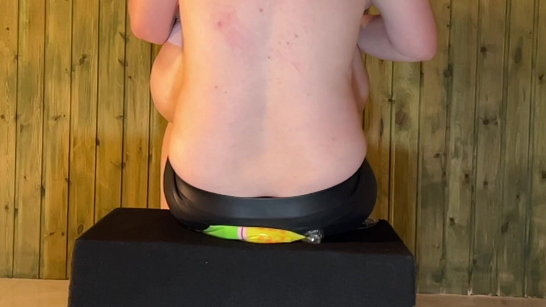 BeachBallsDuo: 充气海滩玩具测试我们的 205 公斤！