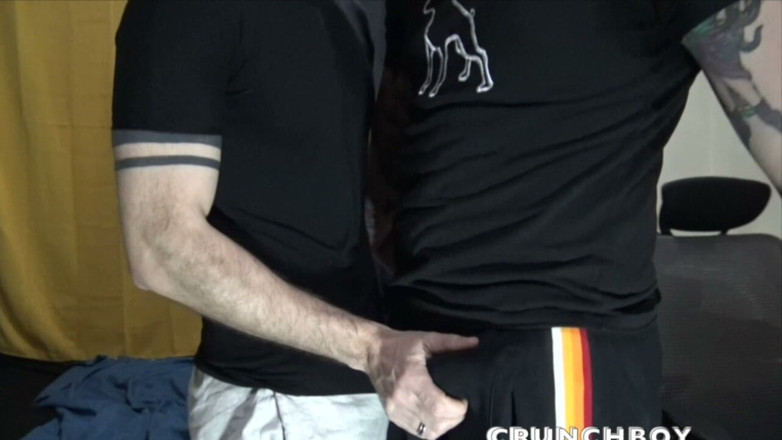 RAW FUCK CLUB FETISH OUTFITS ATTACK: Dua lelaki lurus berasmara antara satu sama lain
