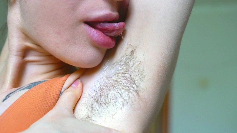 Rarible Diamond: पूजा जंगली बालों वाली बगल