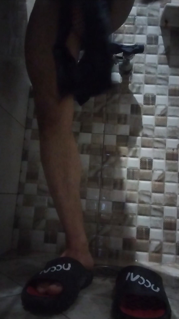 Gay sissy bitch: Sissy gay crossdresser vistiendo sexy vestido y masterbating