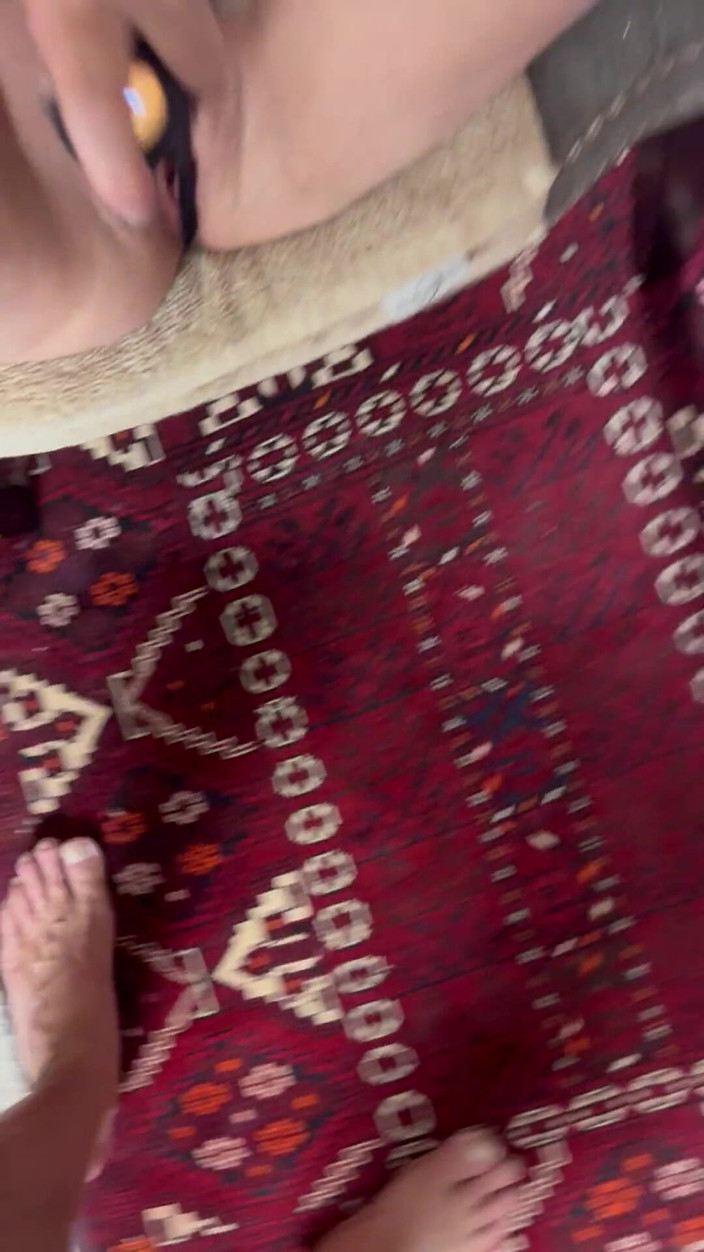 Bonewizzard69: Güzel olgun aynaya bakarken eğleniyor, ayak oyunu, oral seks, oyuncaklar...