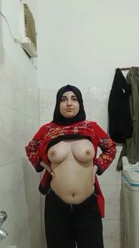 My Czn Showing Her Parts in Hijab