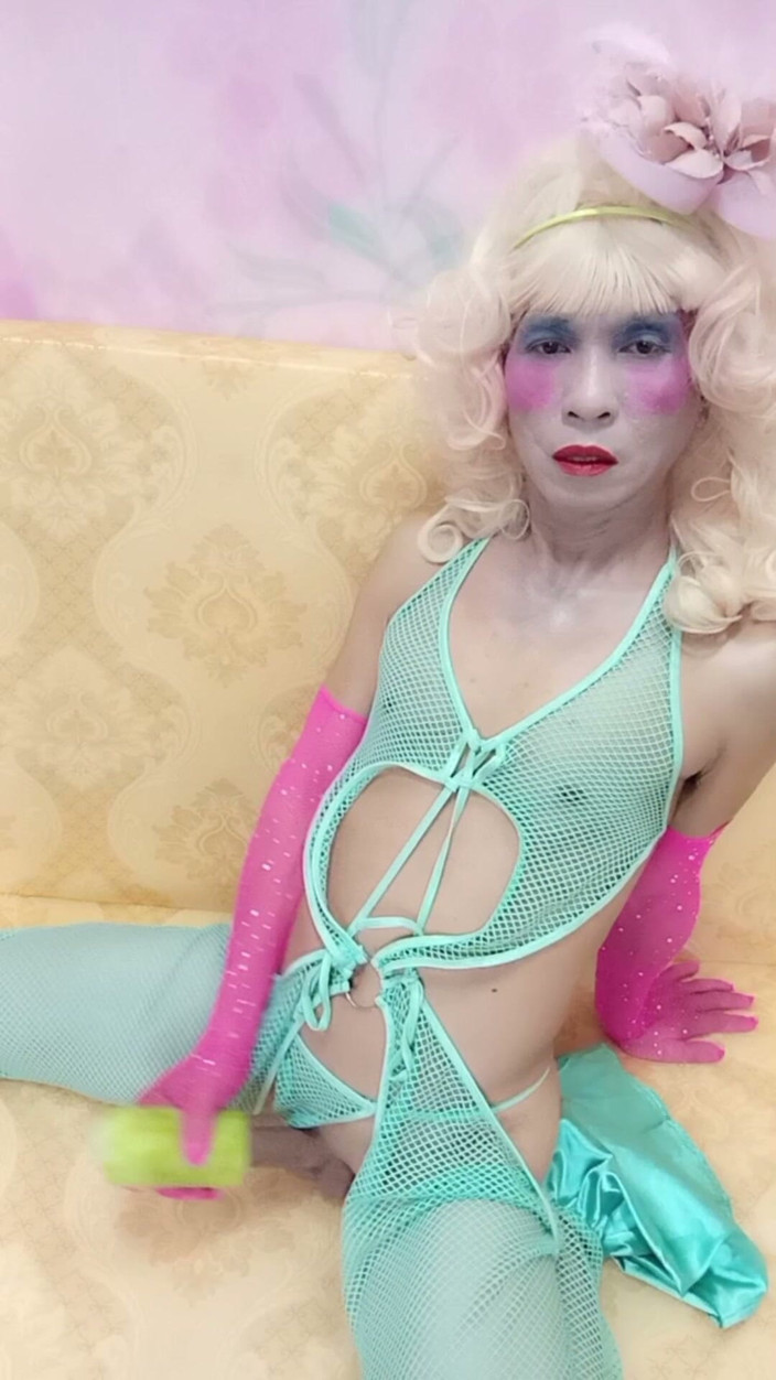 nguyen dang thien tri: Oanh Le Transgender nosí sexy oblečení porno Hraní s umělým...