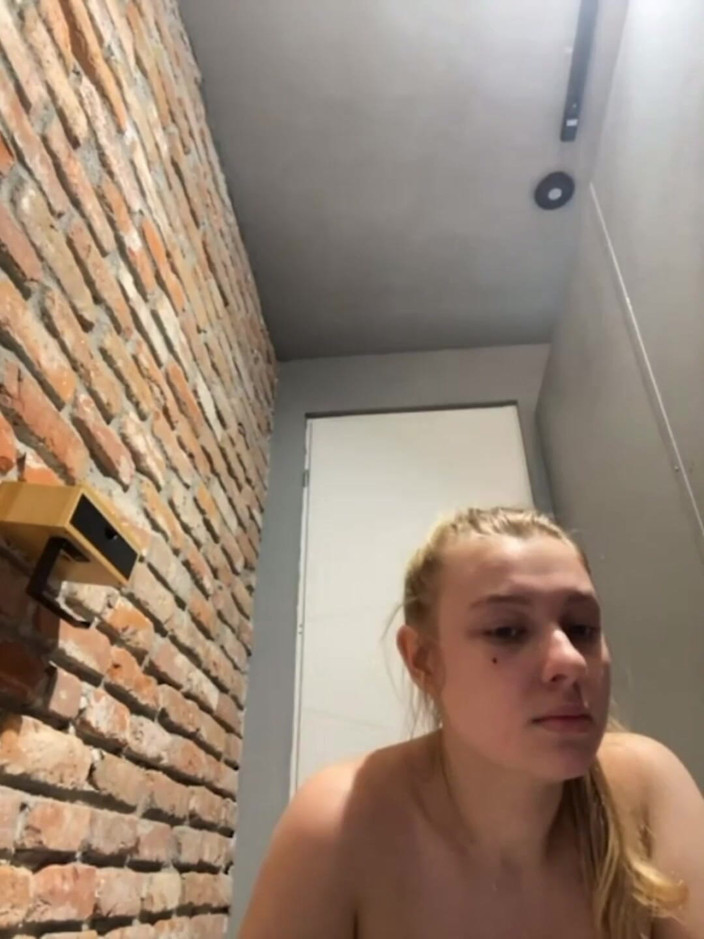 JuiceLussie: Masturbate in the Public