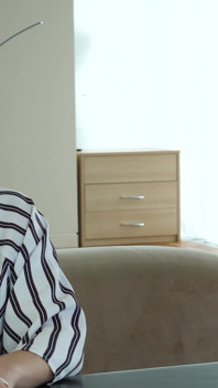 Stephanie Kyler Veio Para Conseguir Um Emprego Com O Sr. Duro Branco