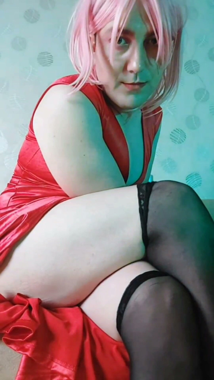 Kitty_Cross: La sissy troia di pelle bianca vestita di rosso