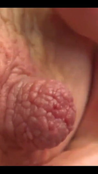 Extreme close-up op mijn tepels spelen ... Ik denk dat je het nooit ziet:)