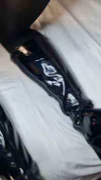 Sudut pandangan pertama Marigalore adalah seks nilon catwoman