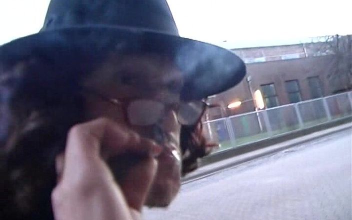 Femdom Austria: Grindlackl 恐怖怪胎弗雷迪回到恋物癖诊所，因为他停止吸烟，并在变态时被挤奶