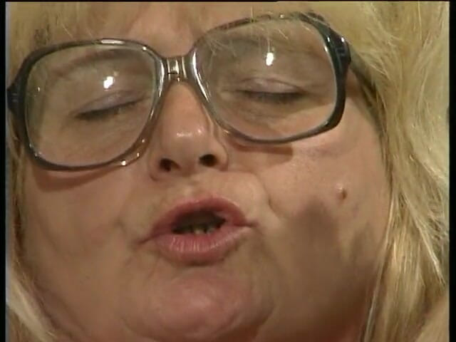 Naughty Girls: Tres abuelas cachondas se tocan el coño