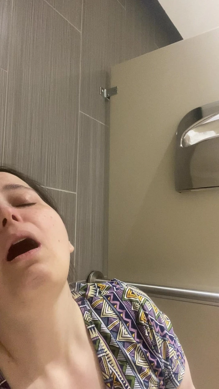 MissChrystalline: Orgasm in the Bathroom Stall