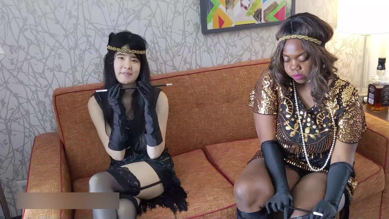 PornoJuice: Femme Flapper Lickfest в редакции с участием Мадлен Роуз и Александрии Ву