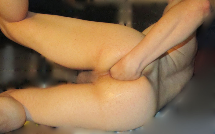 Self-penetrater: Güzel dildo yumruk sokma guy.mpg