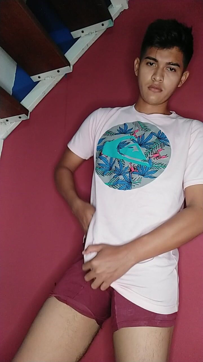 Viral boys: Alan Tokers onanerar i gryningen