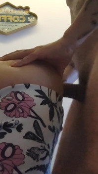 Waginalny seks z kolumbijską MILF z seksownymi jękami