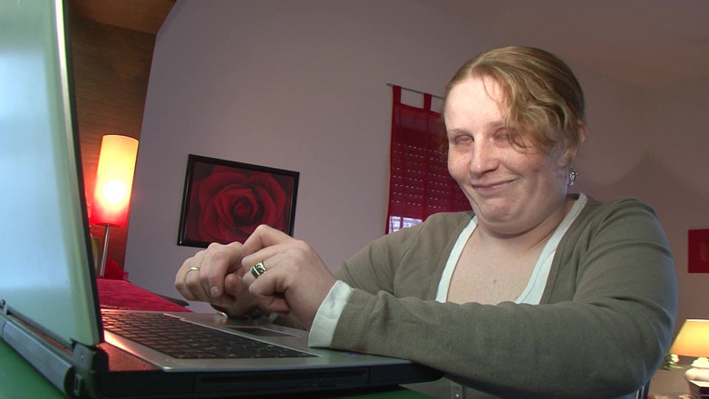 Deutsche Camgirls: BBW German Chick Swallows Jizz After Amateur Fuck Session