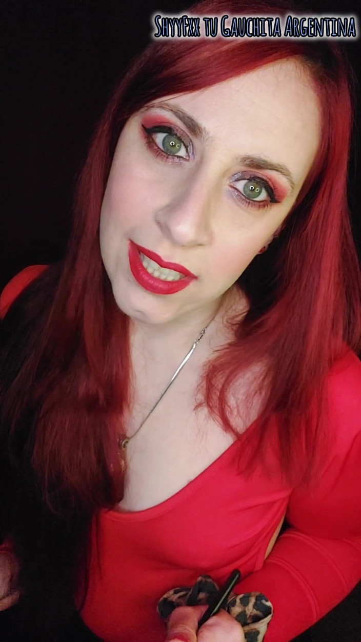 Tu Gauchita Argentina: Mój Feminizowany Cuckold I Ja Siedzimy W Klubie Nocnym, Oglądając...