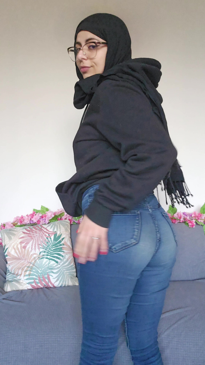 MiaNIqab: 86. Kontol Raksasa Pria Kulit Hitam Lagi Asik Ngentot Pantat...