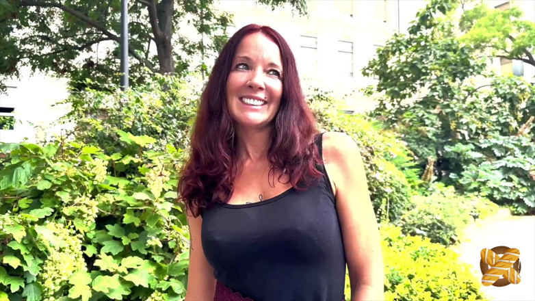 Porno Baguette: Luciolle, linda milf, é fodida por um pau enorme