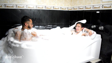 Dreichwe: Playing in the jacuzzi