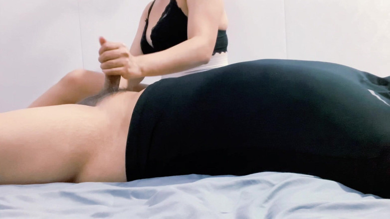 MrBigso: 当我在下班1天后放松时，她按摩我的鸡巴