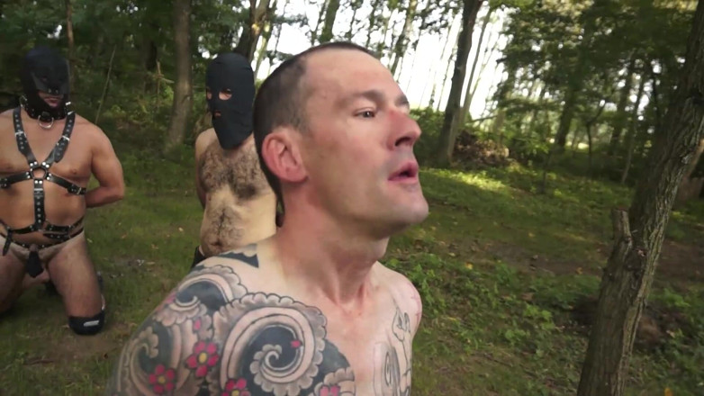 BDSM Deutschland: Latynoska kochanka sprawia, że niewolnicy oddają cześć jej stopom kobieca dominacja