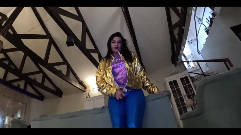 MilfyCalla: Glänzende cameltoe necken, hartes spanking, tiefe blowjobs &amp; grober doggystyle mit...