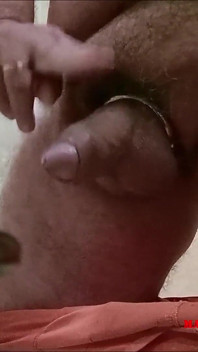 Hung Stud Mega Pancutan Kencing & Pancutan Mega Air Mani HD