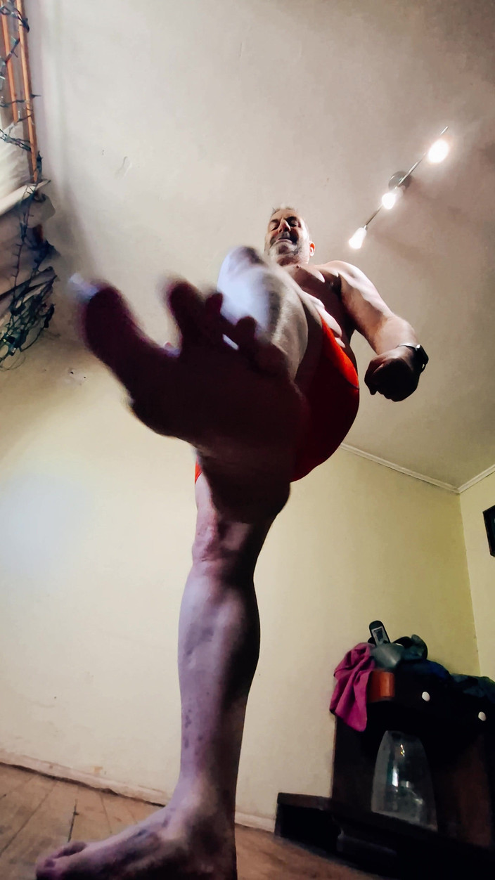 Punchbagplz: VEDERE LA PERSOANA 1 Lupta: boxer tati de argint - Supunere totală în...