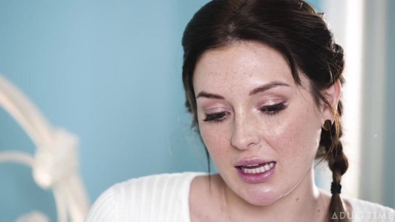 Adult Time: Pornotijd - gebroken Charlotte Sins bekent liefde aan Cadence Lux en...