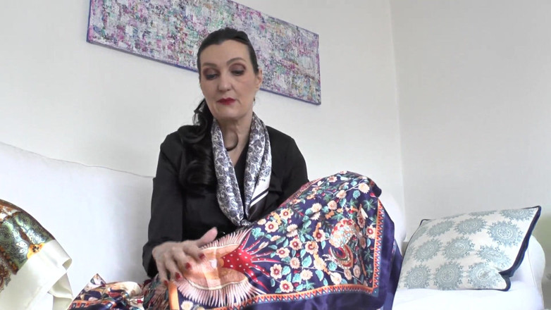 Lady Victoria Valente: Satin Scarves berkilat saya sangat merangsangkan! Lady Victoria Valente