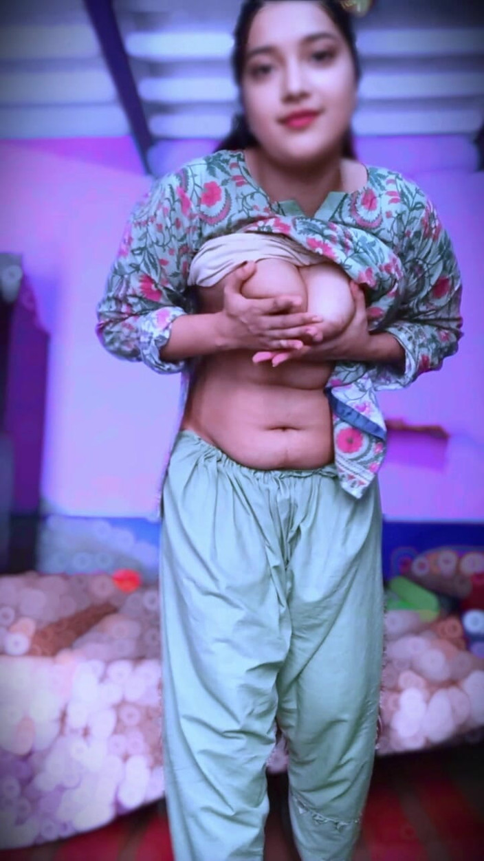 Lust Suman: สาวหมู่บ้านแก้ผ้าถ่ายวิดีโอ mms มือถือและไวรัล, วิดีโอ xxx สาวน่ารัก