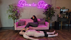 Domestic femdom: Kaki saya berpeluh selepas bersenam keras